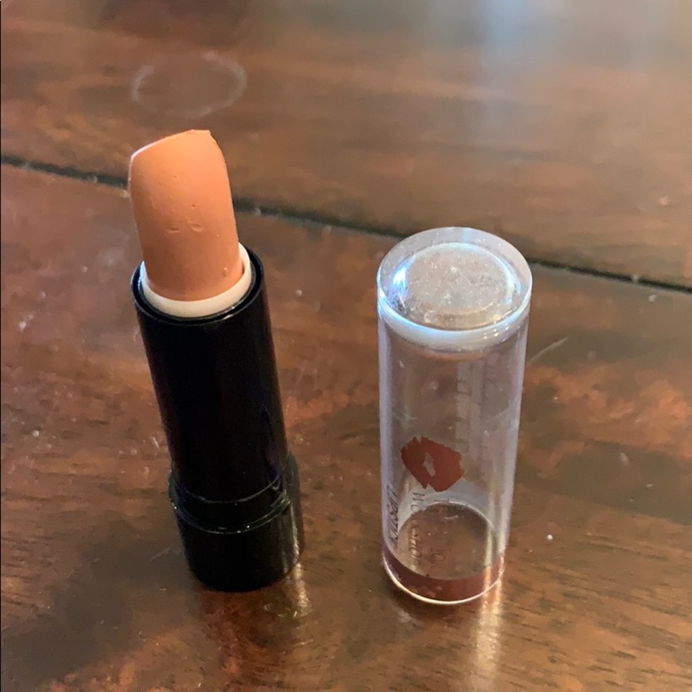 The color workshop and cream color